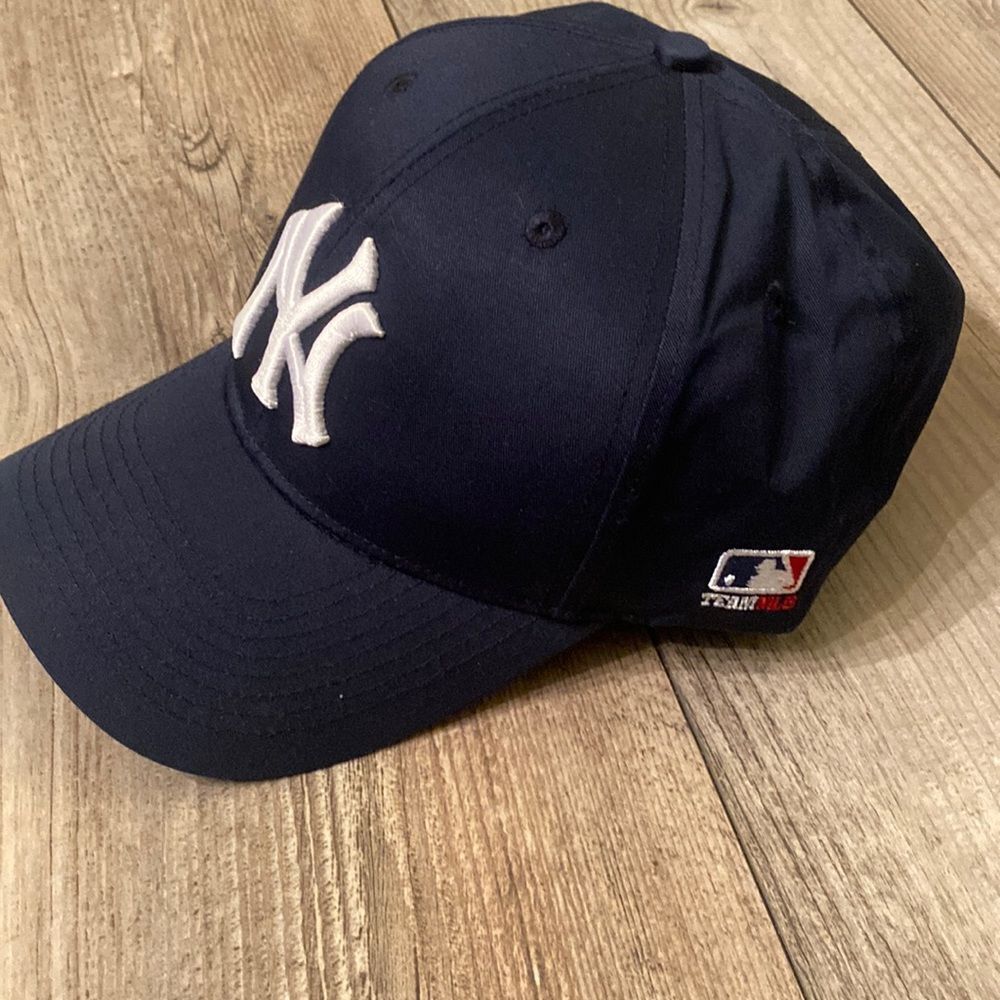 Team MLB New York Yankees Navy Blue Hat Velcro Adjustable Back One Size Fits All